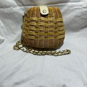 Bench made Leatherworks Woven wicker Rattan Crossbody clamshell Bag. Beautiful!!